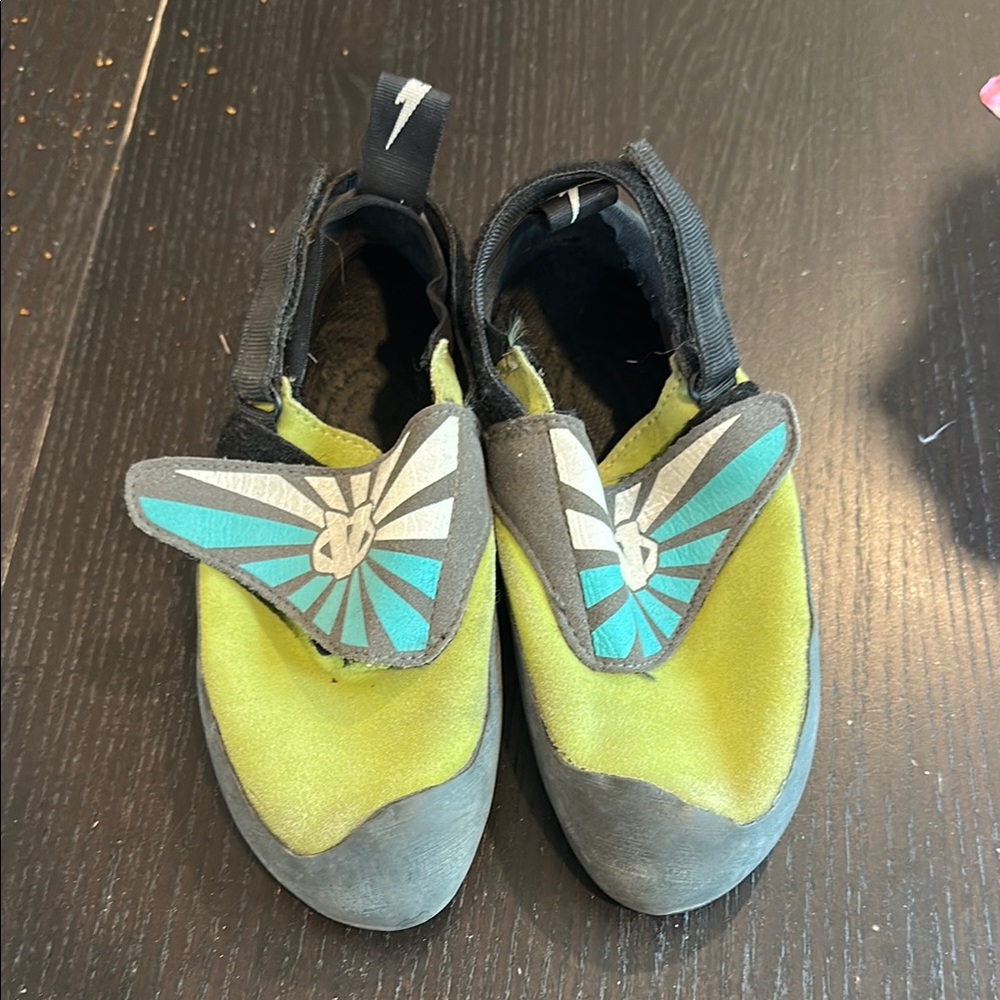 Kids Climbing Shoes - Green and Gray